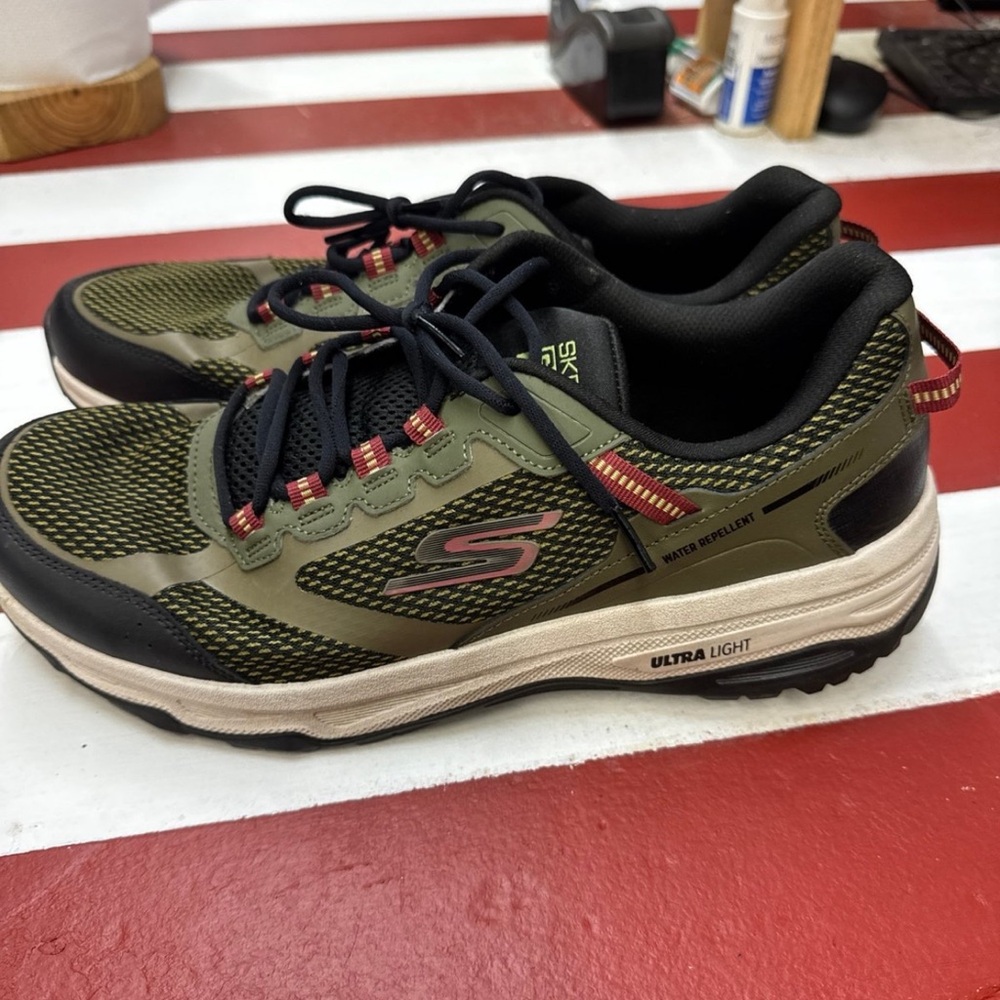 Sketchers size 12 men’s hiking boots - Picture 3 of 9